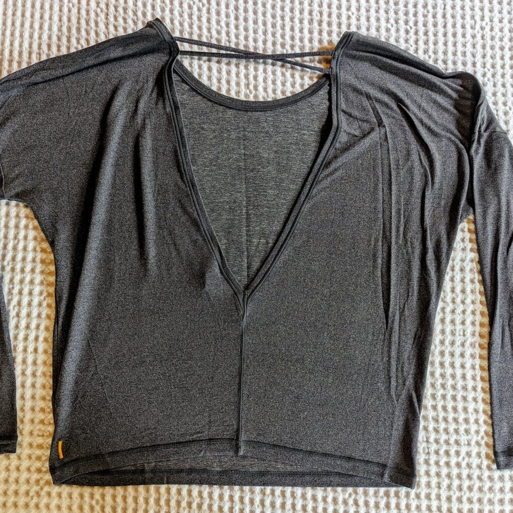 LUCY S Small Open-Back Yoga Top Long-Sleeve Navy Gray Super Soft